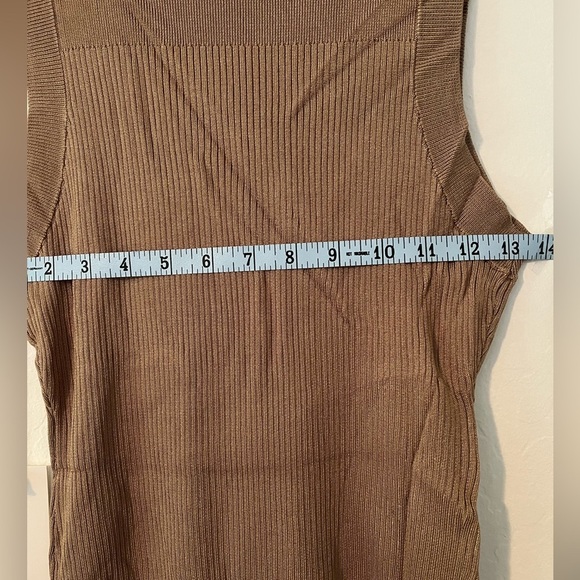 GOOD AMERICAN Pleated Sleeveless Rib Midi Dress - Picture 4 of 6